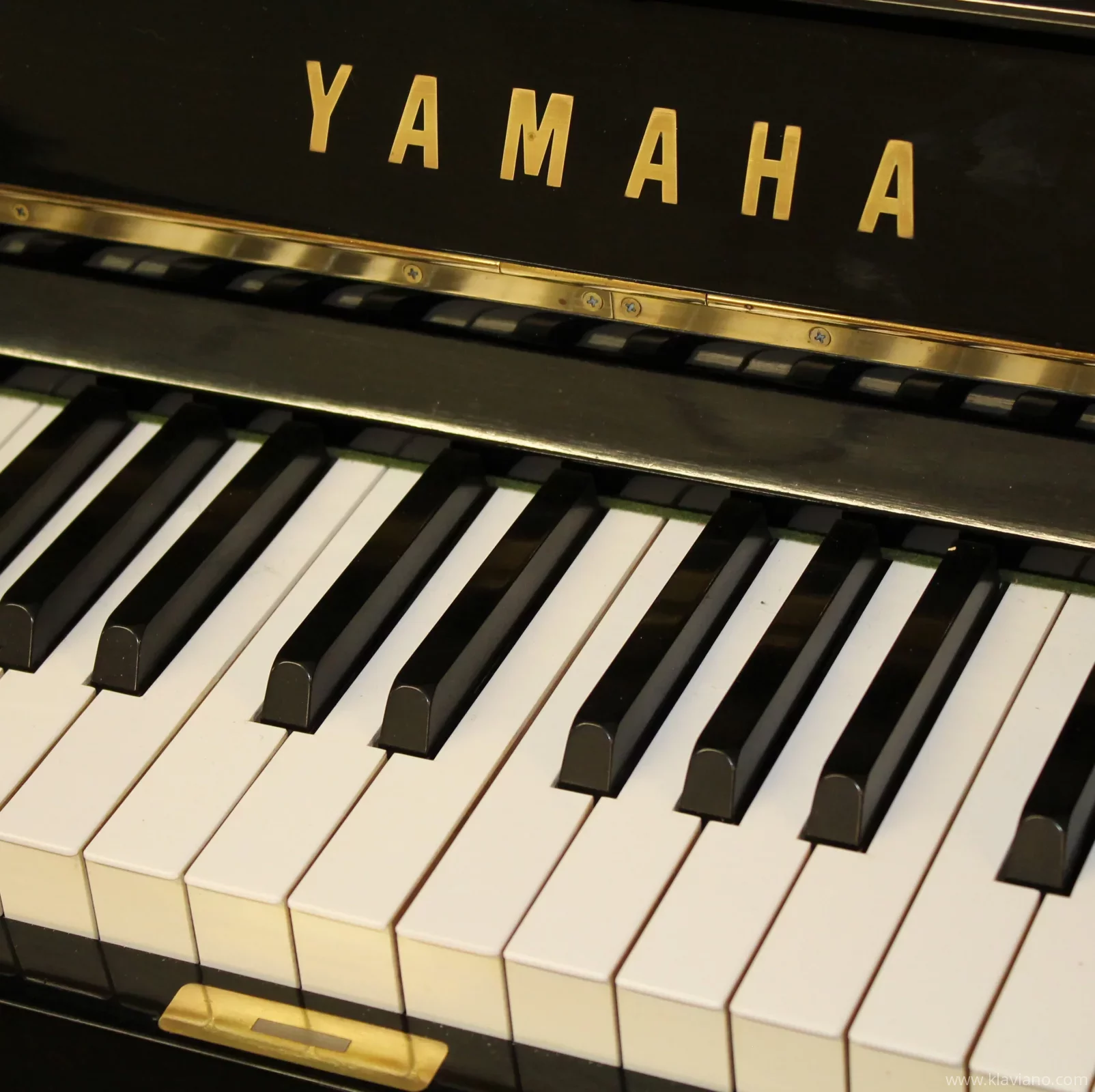 Used, Yamaha, U1E