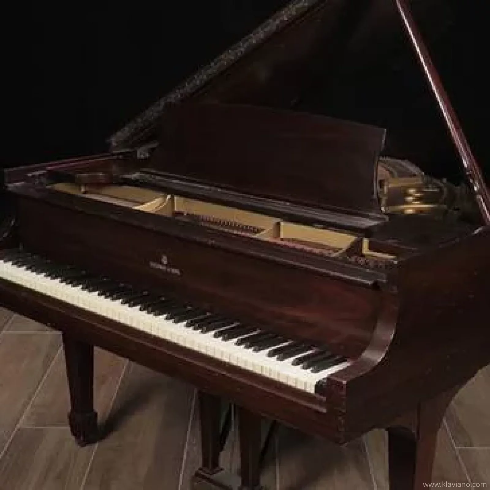 Usado, Steinway & Sons, S-155