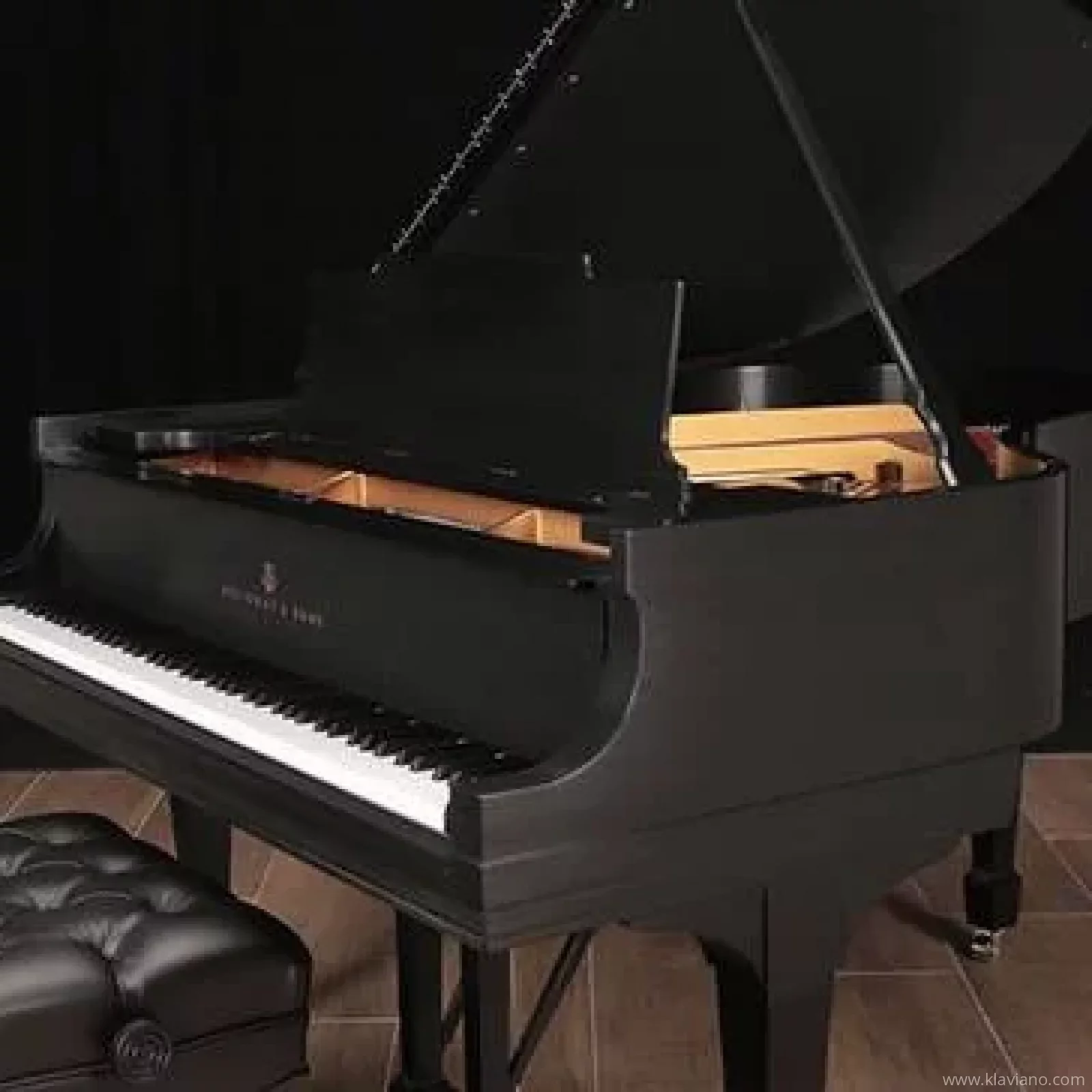 Används, Steinway & Sons, M-170