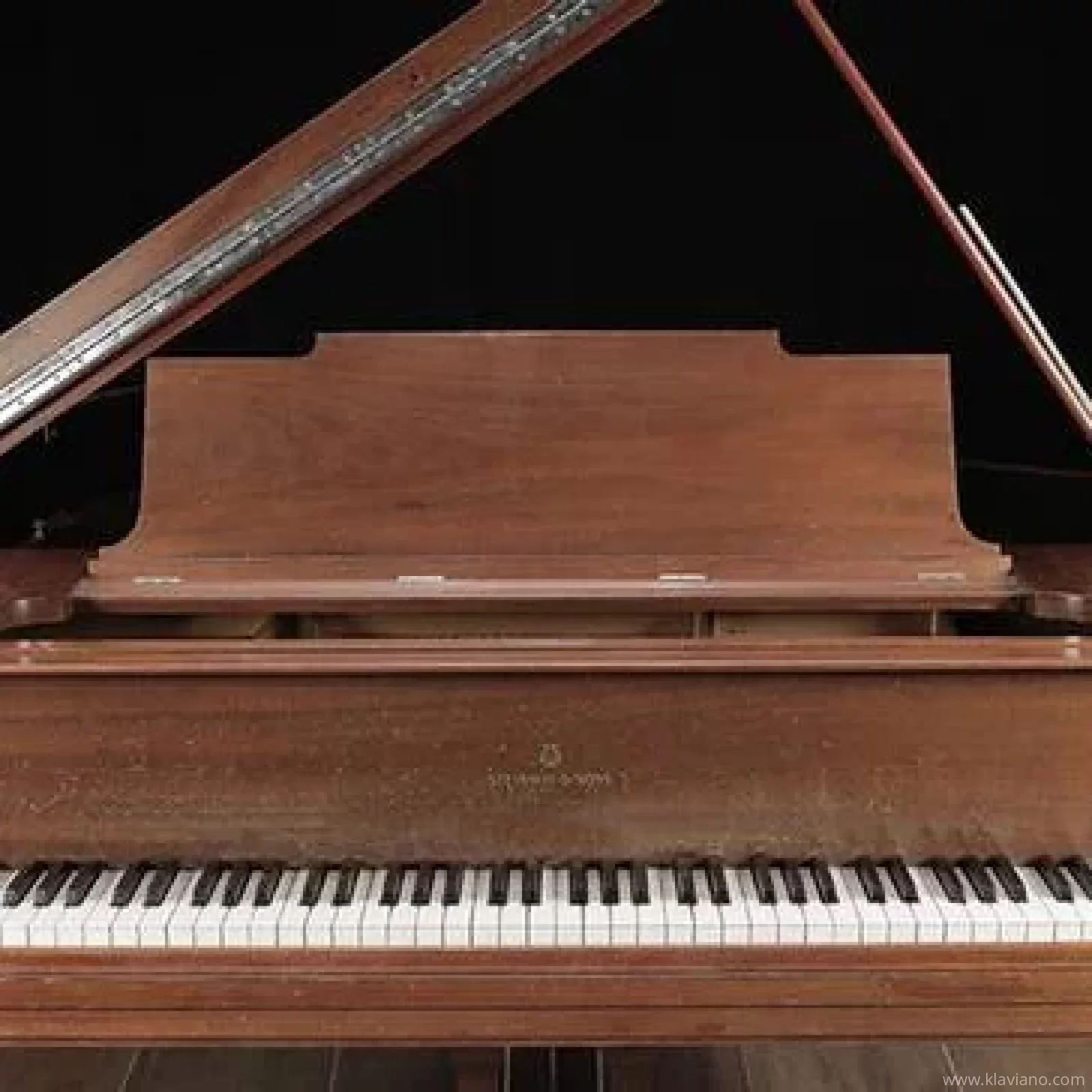 Används, Steinway & Sons, M-170