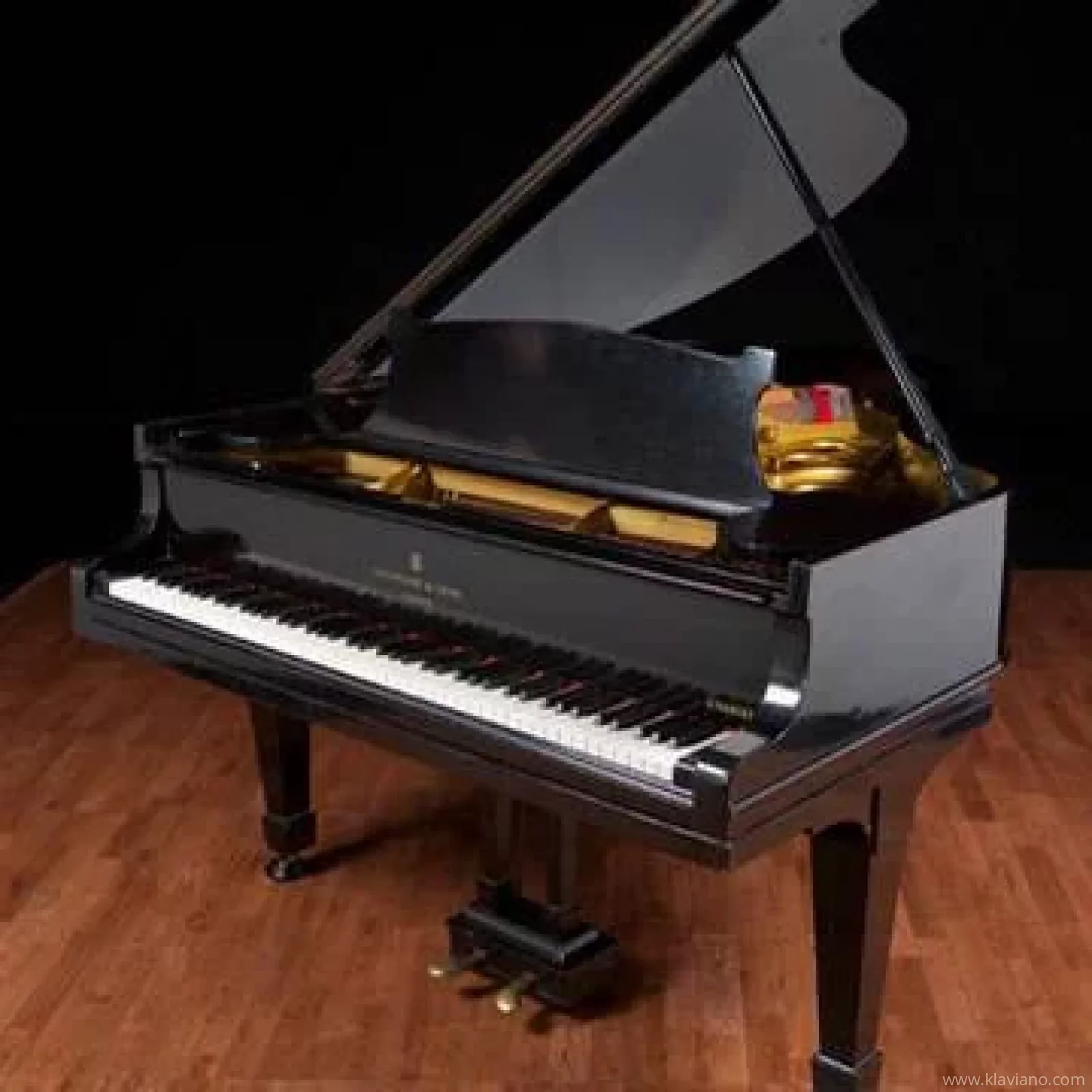 Används, Steinway & Sons, O-180