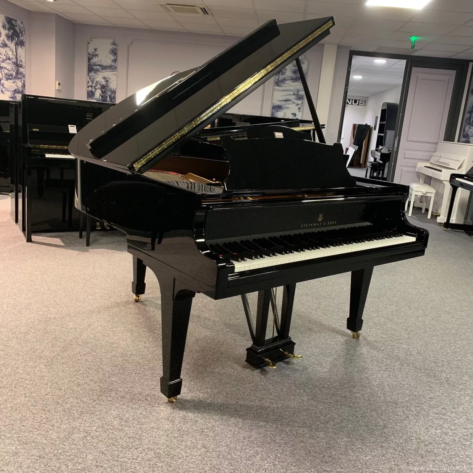 Used, Steinway & Sons, S-155