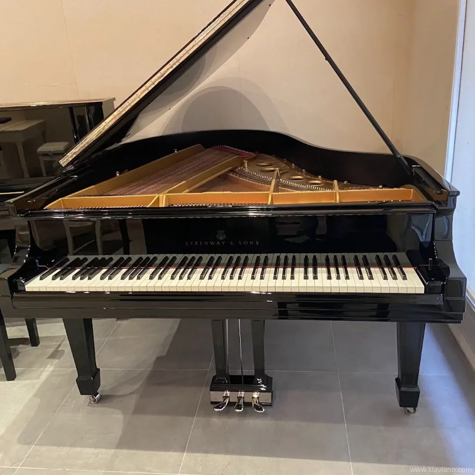 Usado, Steinway & Sons, O-180