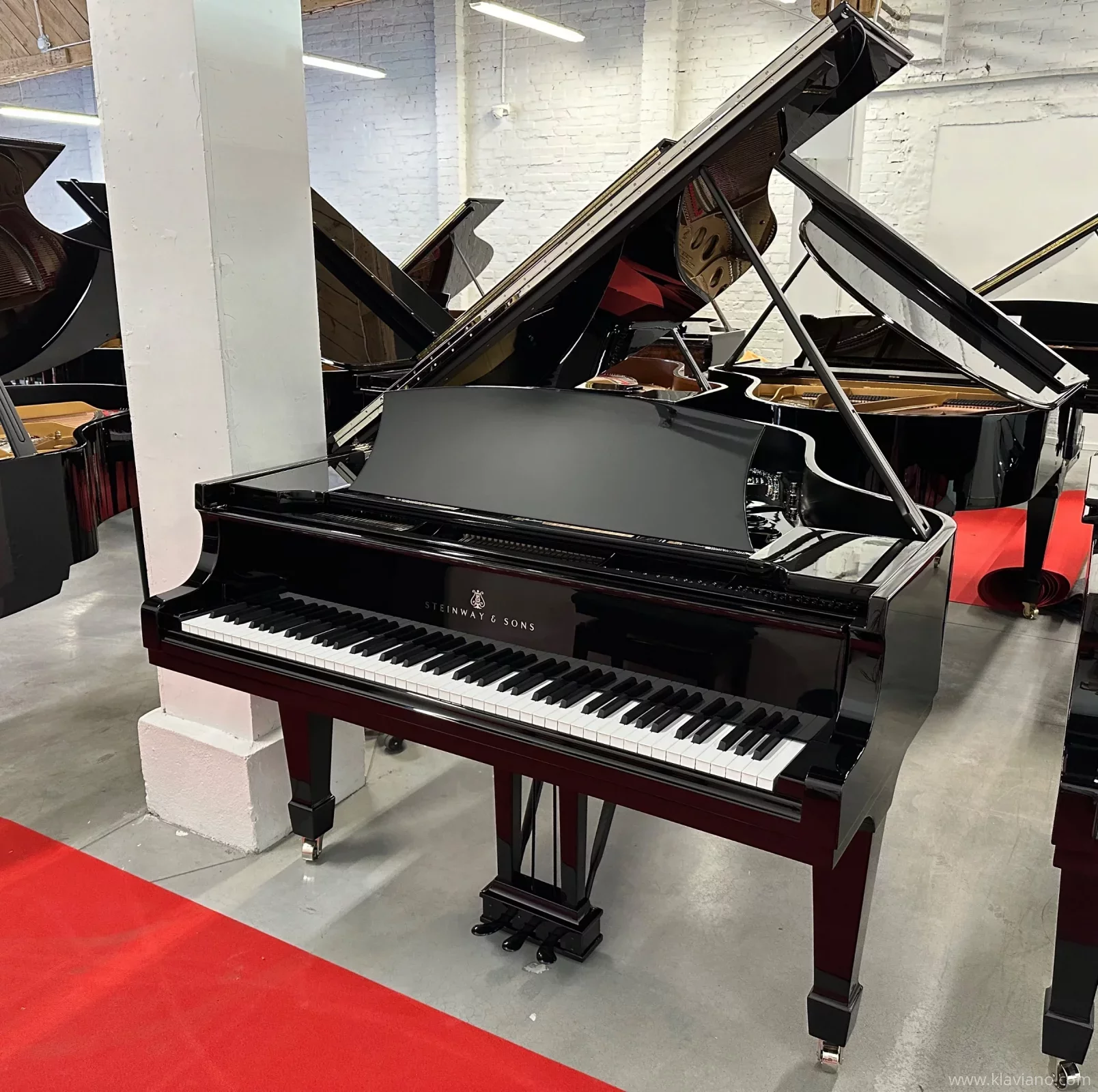 Steinway & Sons Flügel, Modell M-170