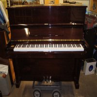 YAMAHA SU 118 C UPRIGHT PIANO. MADE IN 1992. AMAZING SOUND AND TOUCH