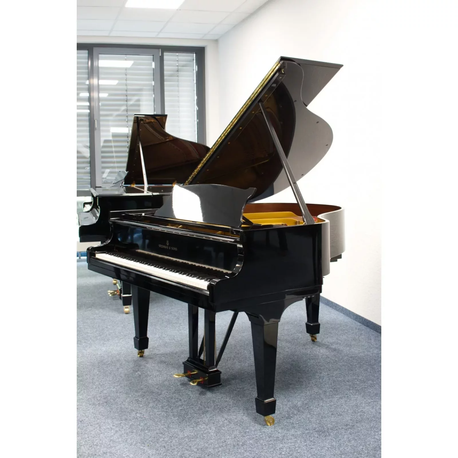 Används, Steinway & Sons, S-155