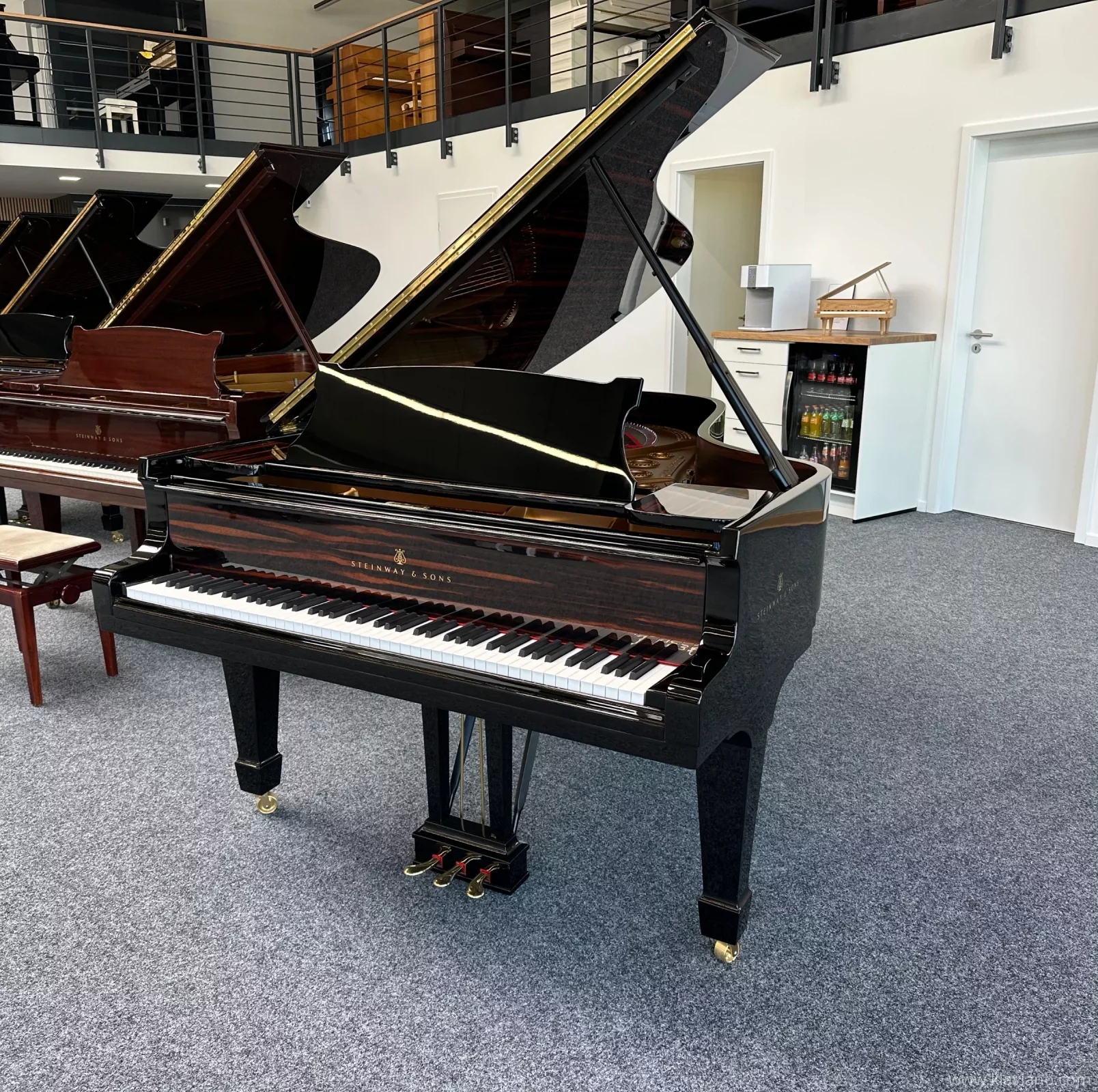 Usado, Steinway & Sons, B-211