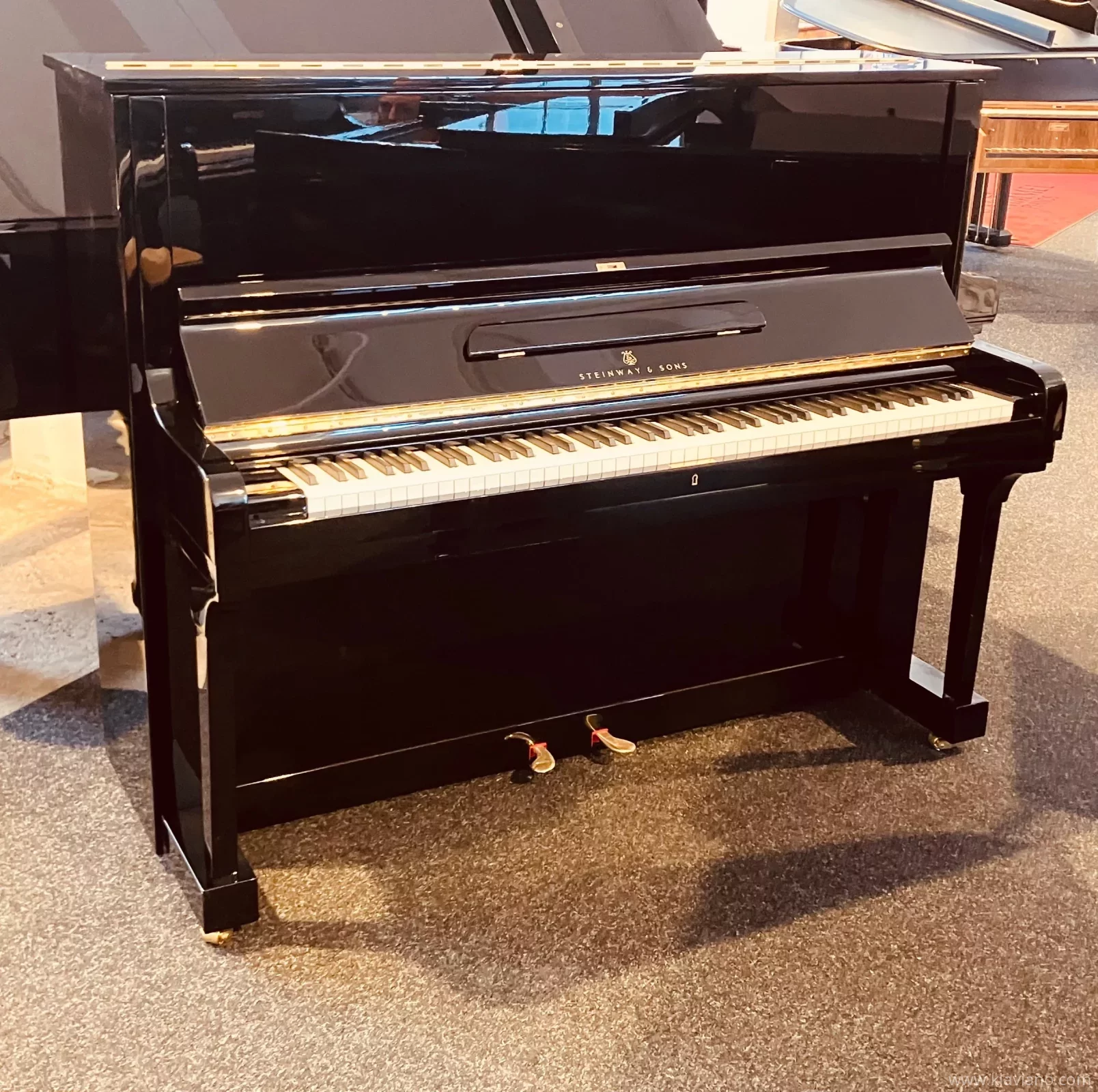 Używany, Steinway & Sons, V-125