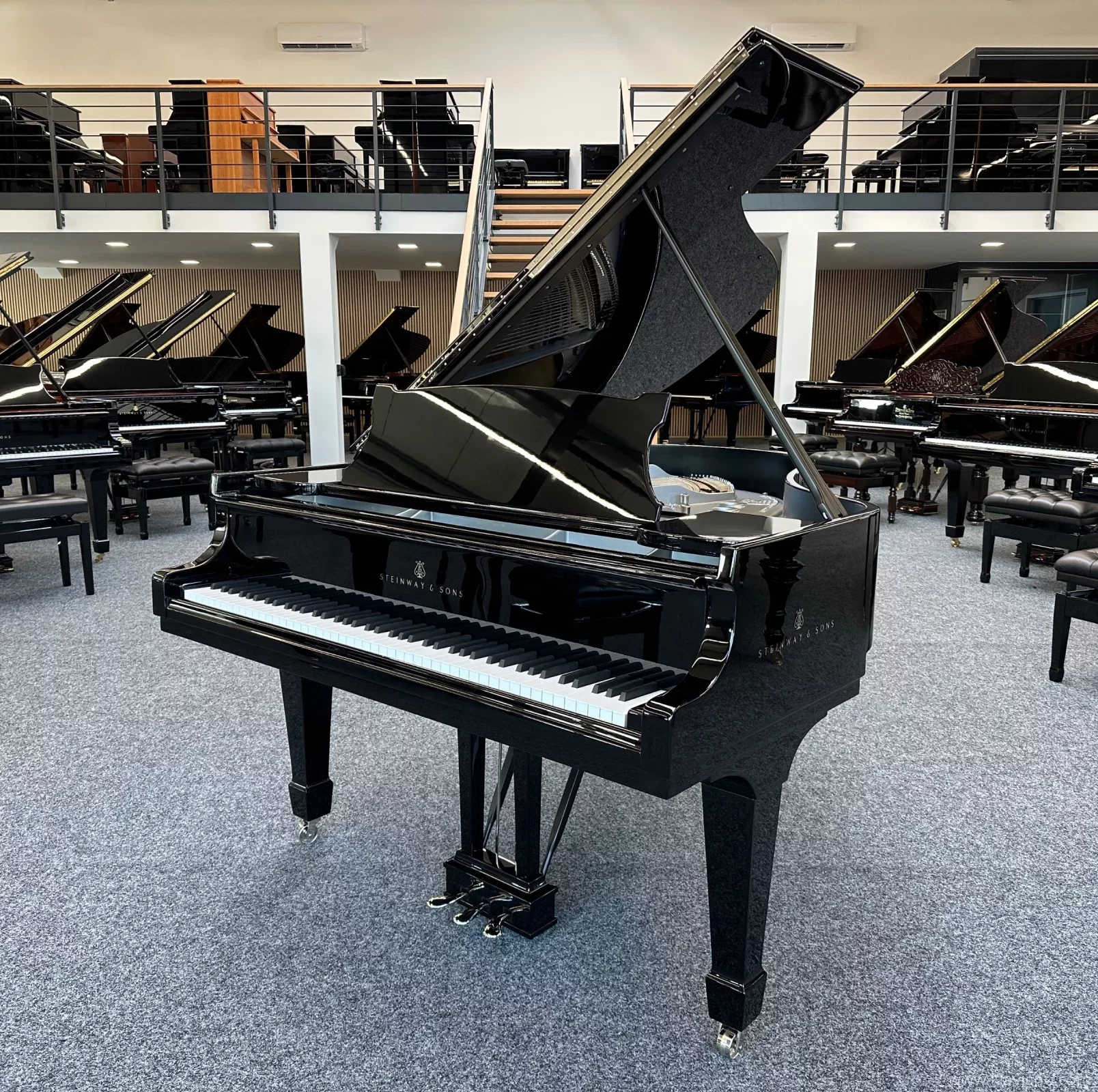 Używany, Steinway & Sons, M-170