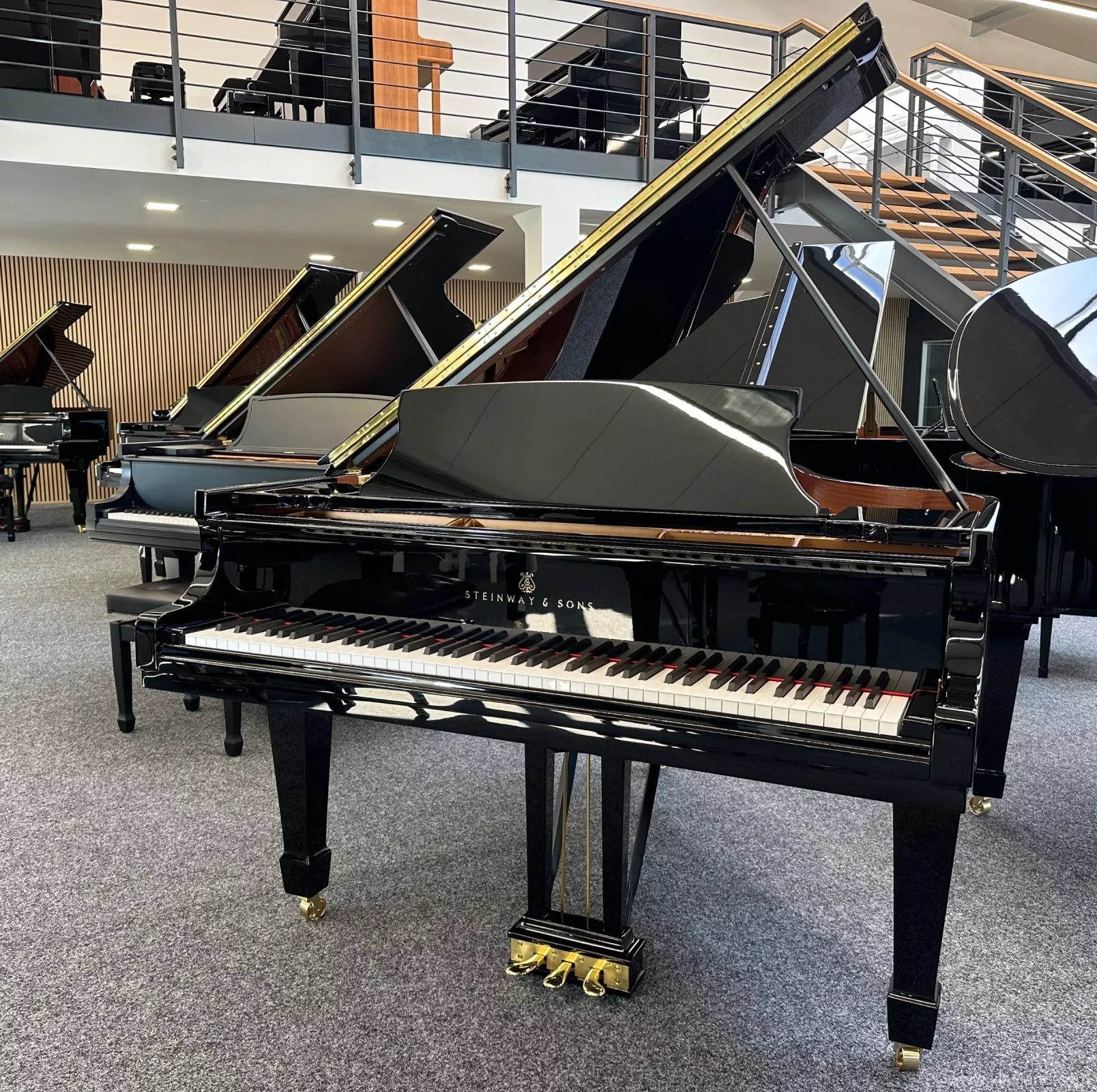 Używany, Steinway & Sons, M-170