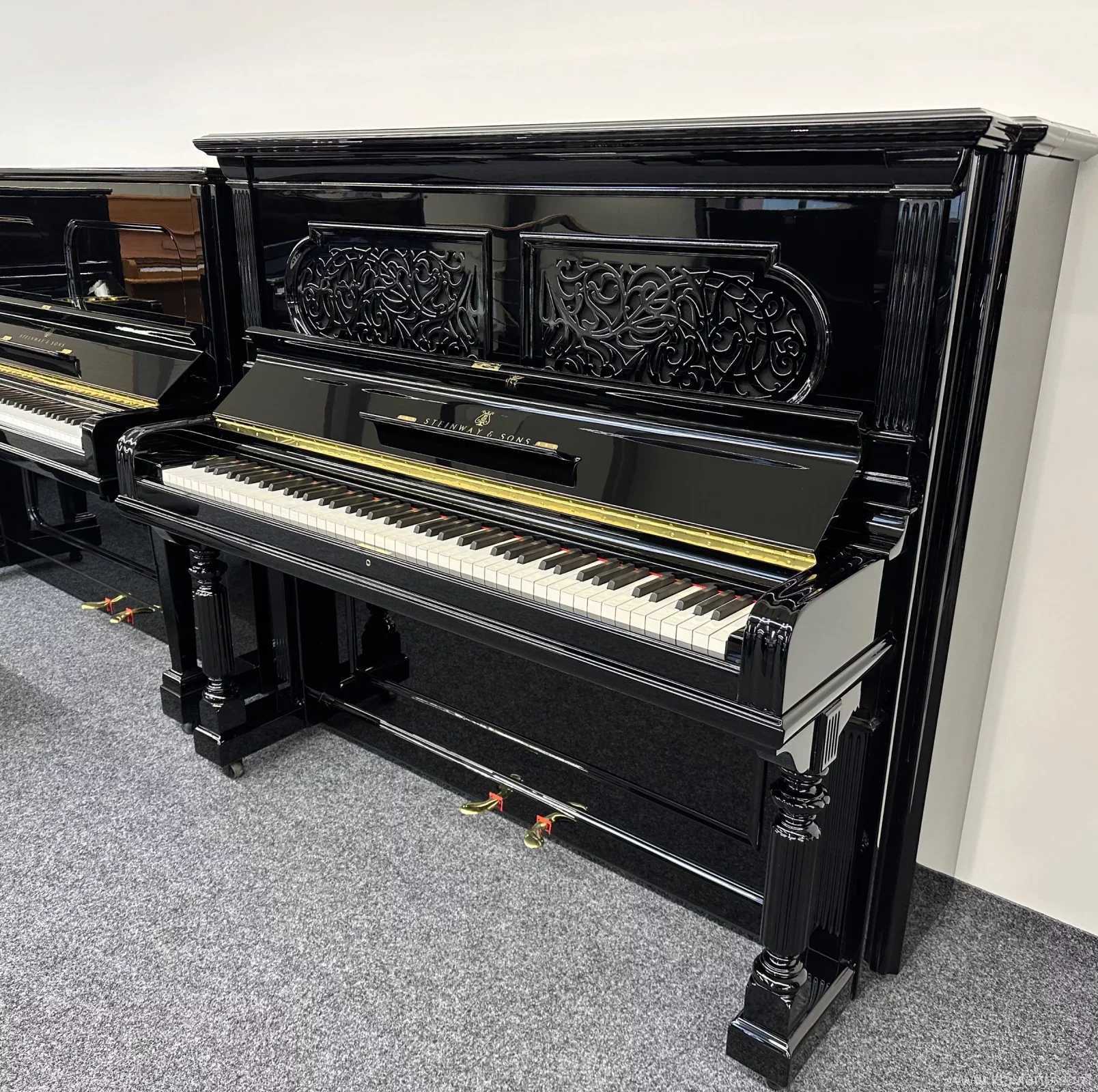 Steinway & Sons Klavier, Mod. R-138