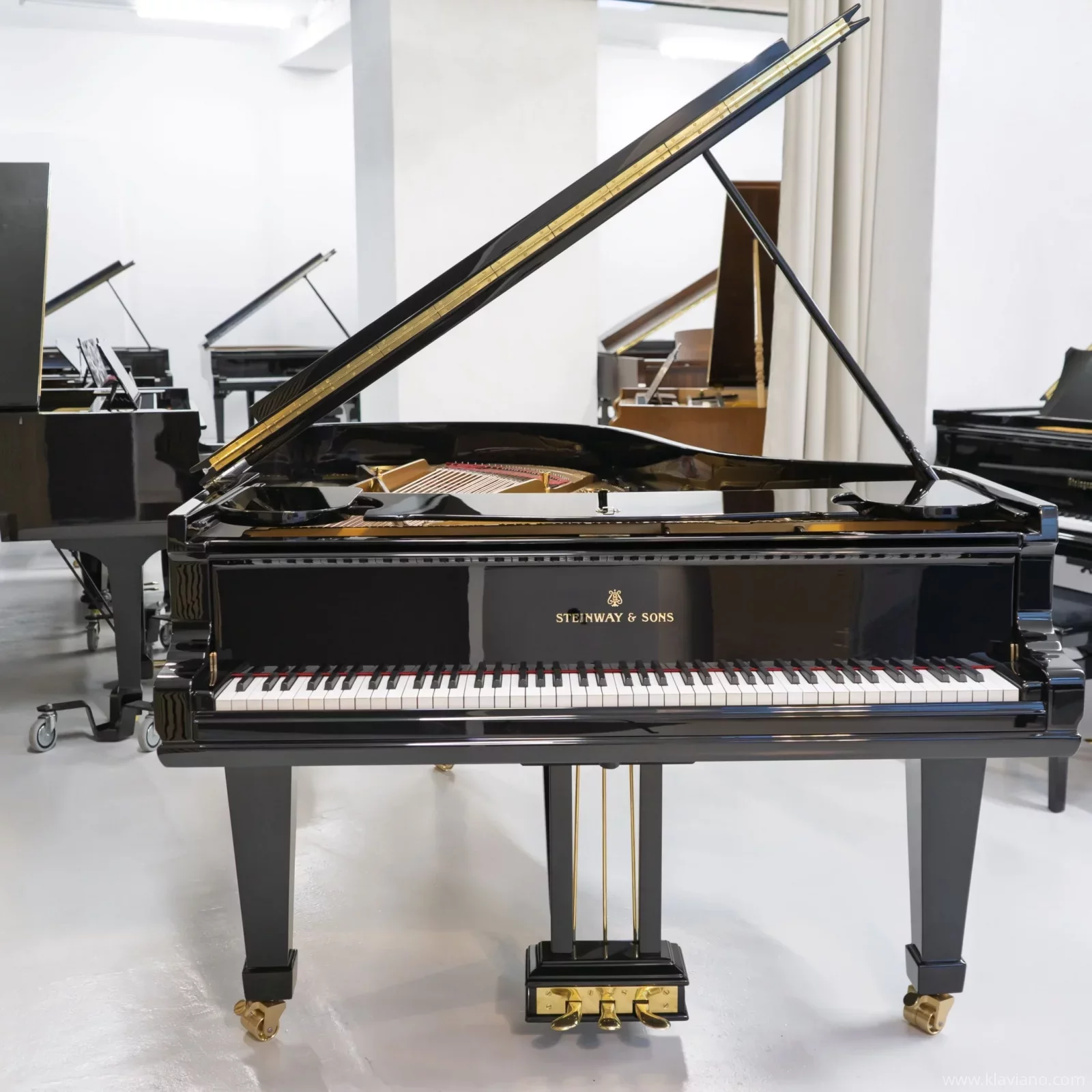 Steinway & Sons - Modell C-227 - liebevoll restauriert