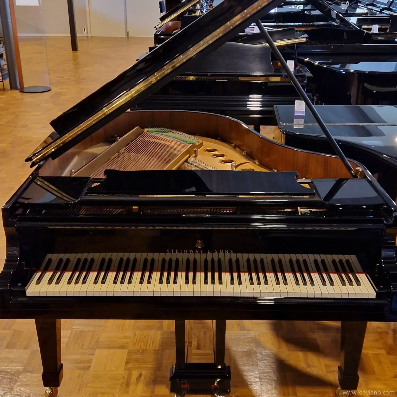 Używany, Steinway & Sons, M-170