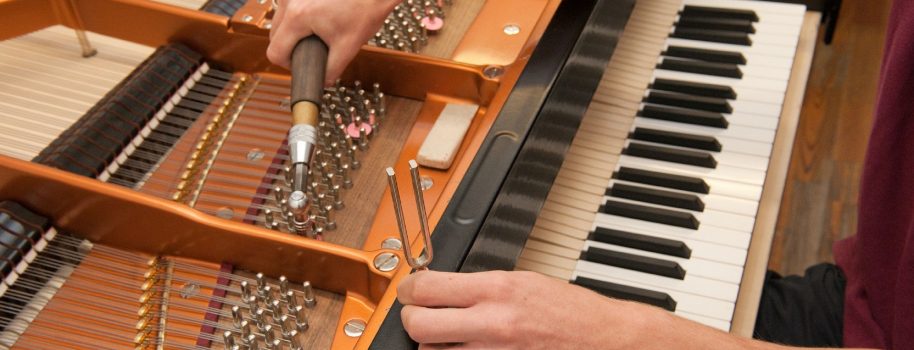 Die Qualitäten eines hervorragenden Klavierstimmers: Ein Leitfaden für Musikliebhaber